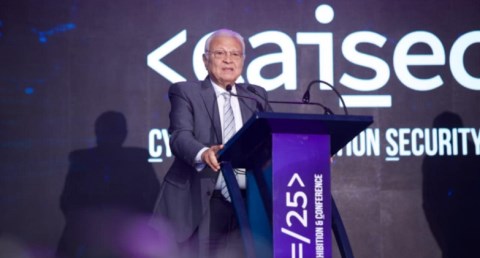 المهندس عاطف حلمي وزير الاتصالات وتكنولوجيا المعلومات المصري الأسبق