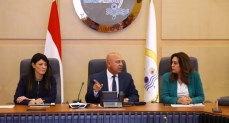  وزير الصناعة يتابع الموقف التنفيذي لمشروعات التنمية المحلية