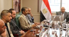 وزير الكهرباء يجتمع بـ ساى شيلد