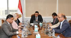 وزير الإسكان يتابع الخدمات المقدمة للمواطنين عبر البوابة الإلكترونية
