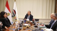 وزير قطاع الأعمال العام يلتقي وفدا من بريتش بتروليوم