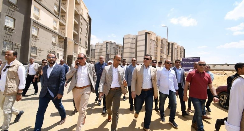 وزير الإسكان يتفقد مشروع سكن مصر بأرض المعارض 