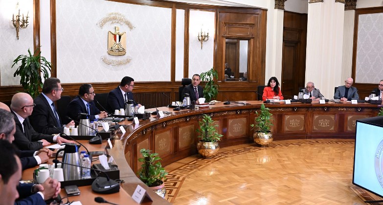 رئيس الوزراء يجتمع باللجنة الاستشارية للتنمية العمرانية وتصدير العقار