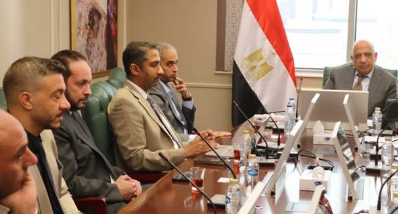 وزير الكهرباء يجتمع بـ ساى شيلد