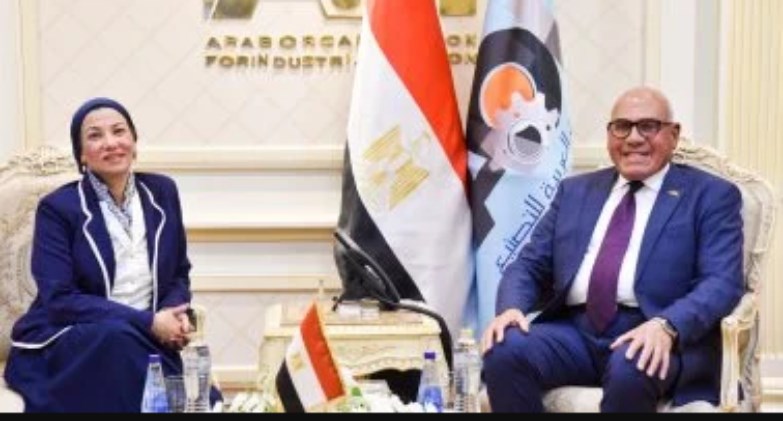‏رئيس العربية للتصنيع ووزيرة البيئة يشهدان توقيع اتفاقيات مشترك