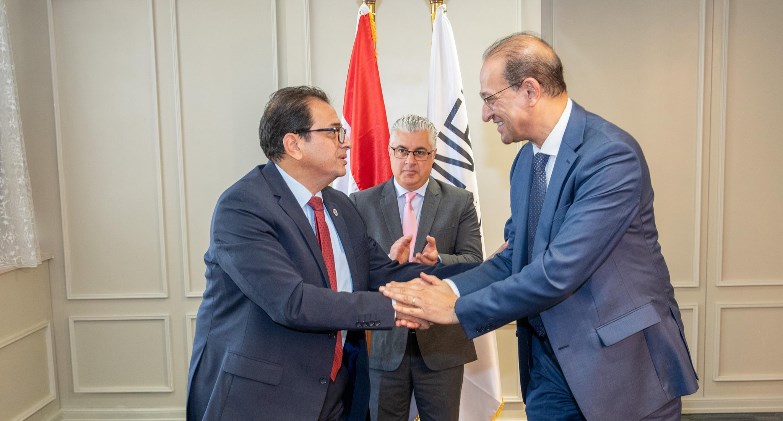  بـ1.7 مليون دولار.. قناة السويس توقع مشروع لإنتاج مواد التعبئة