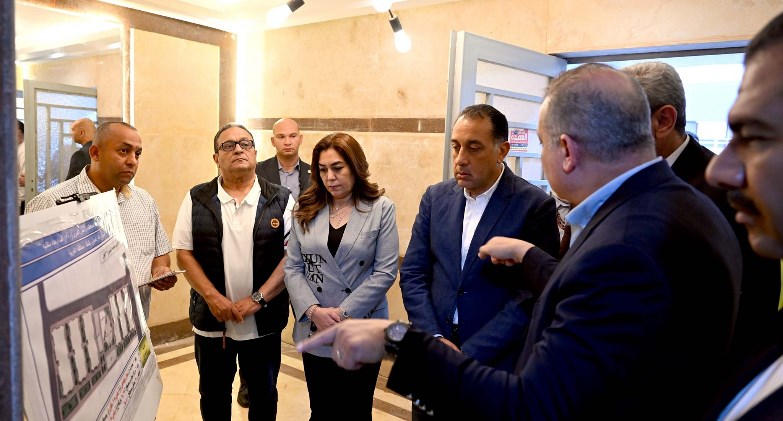 رئيس الوزراء يتفقد مشروع إسكان لمحدودى الدخل بالعجيزي