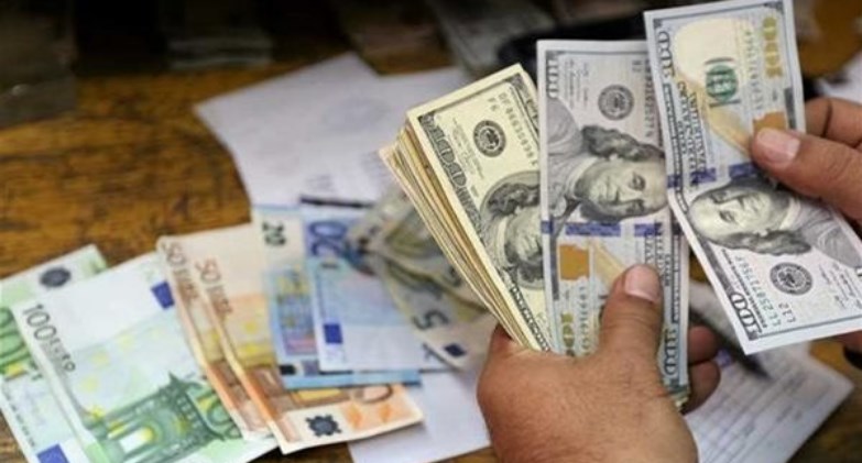 ضبط قضايا إتجار بالنقد الأجنبي 