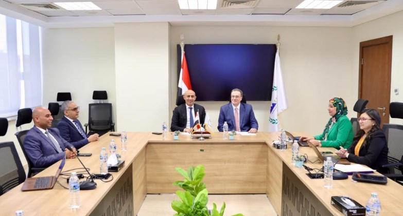 الحكومة تبحث آلية لتحصيل الرسوم من المنشآت الفندقية والسياحية  