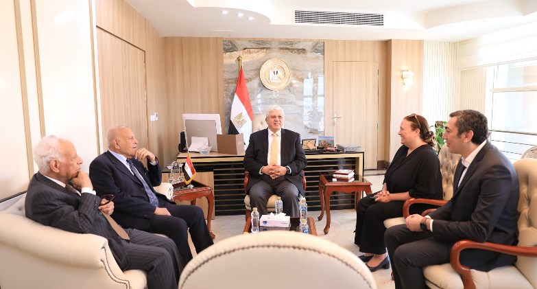 وزير التعليم العالي يثمن الشراكة بين جامعة أسوان ومؤسسة مجدي يعقوب