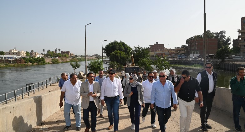 وزير الري يتفقد أعمال تطهيرات الترع بمحافظتى القليوبية والشرقية 