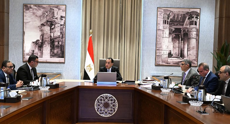 رئيس الوزراء يتابع الموقف التنفيذي لتطوير أرض مطار إمبابة ومنطقة عزيز عزت
