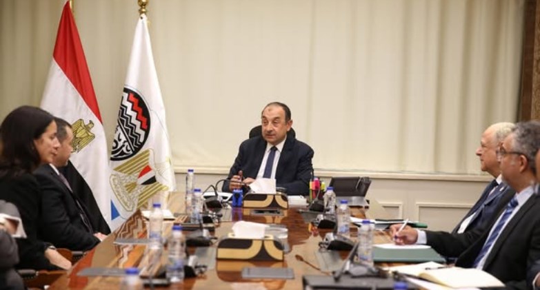 وزير قطاع الأعمال العام يلتقي وفدا من بريتش بتروليوم