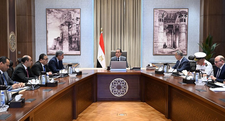 رئيس الوزراء يناقش سُبل الاستفادة من الآثار الغارقة بخليج أبي قير