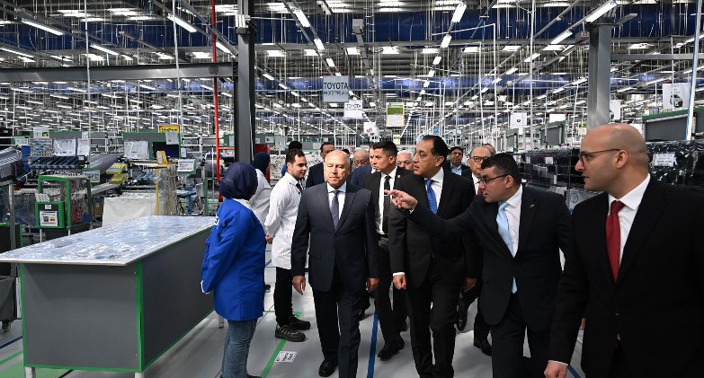 رئيس الوزراء يتفقد مصنع سوميتومو لإنتاج الضفائر الكهربائية للسيارات