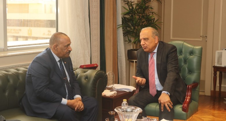الدكتور محمود عصمت وزير الكهرباء والطاقة المتجددة، الدكتور محيى الدين نعيم وزير النفط والطاقة السوداني