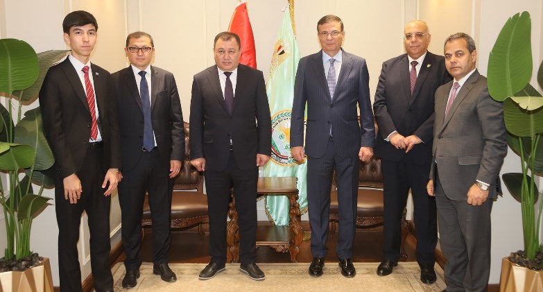 وزير الزراعة يستقبل وفدًا رفيع المستوى من مجلس الوزراء بجمهورية أوزبكستان 