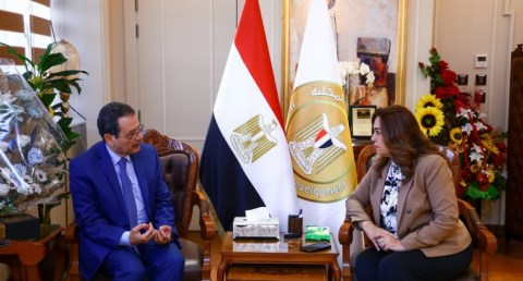 وزيرة التنمية المحلية تلتقى وزير التنمية الإدارية الأسبق