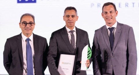 تكريم مصر إيطاليا العقارية بجائزة شنايدر إلكتريك للاستدامة 2024