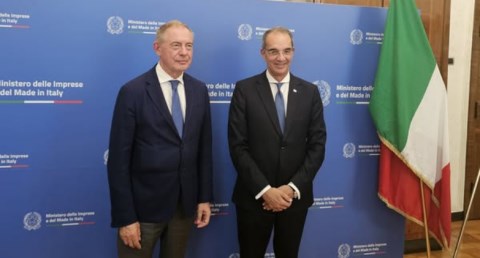 وزير الاتصالات وتكنولوجيا المعلومات