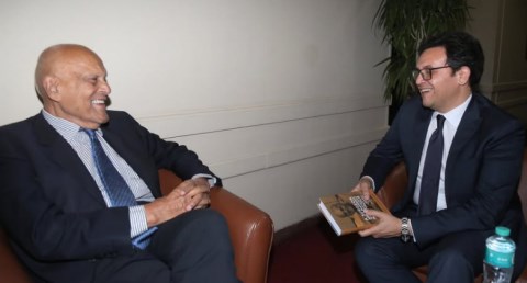  أحمد فؤاد هنومع الدكتور مجدي يعقوب
