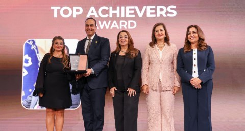 قمة مصر للأفضل تكرم رئيس هيئة الرعاية الصحية بجائزة الإنجاز المؤسسي للقيادة الاستثنائية ضمن الشخصيات والمؤسسات الأكثر تأثيرًا في مصر