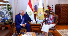 وزيرة التنمية المحلية تتابع مع محافظ الوادي الجديد 