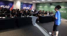 دوري كرة القدم الأمريكية ينظم دورة تدريبية لمدربات كرة القدم العلم 