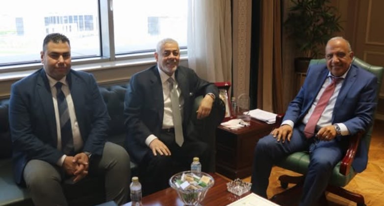  الدكتور محمود عصمت وزير الكهرباء 