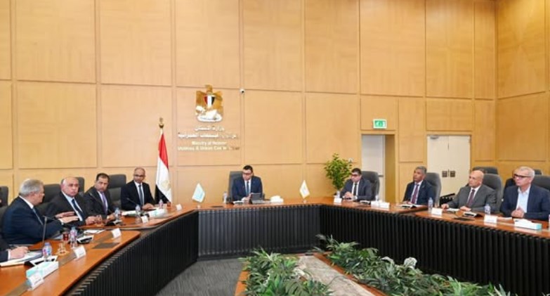 وزير الإسكان والمرافق والمجتمعات العمرانية