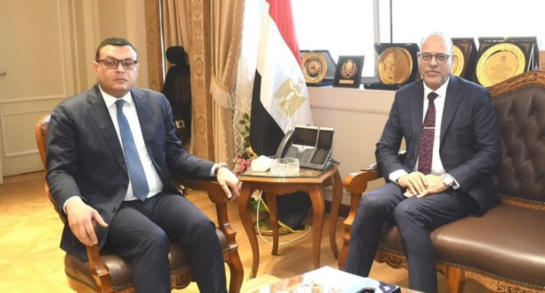 وزير الإسكان والمرافق والمجتمعات العمرانية