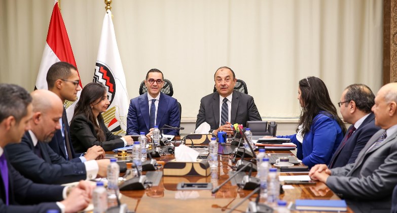 وزيرا قطاع الأعمال والاستثمار يبحثان الترويج للفرص بالغزل والنسيج