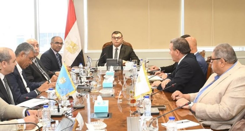 وزير الإسكان والمرافق والمجتمعات العمرانية