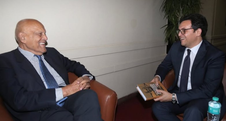  أحمد فؤاد هنومع الدكتور مجدي يعقوب