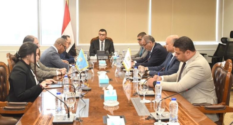 وزير الإسكان والمرافق والمجتمعات العمرانية