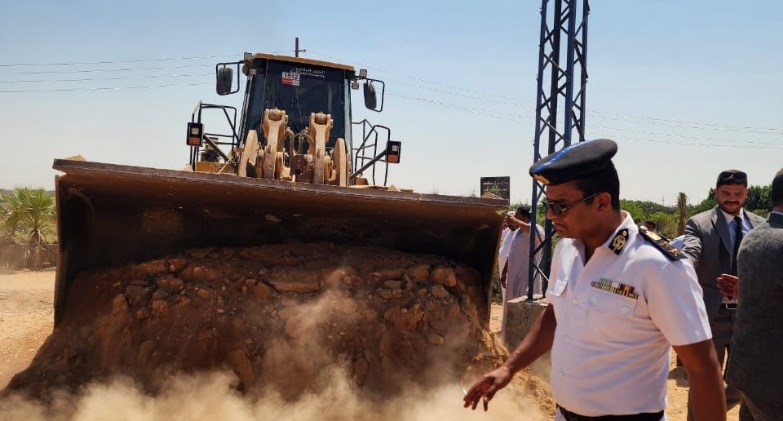 الإسكان: إزالة التعدي واسترداد مساحة 153 فدانًا بمدينة سفنكس الجديدة