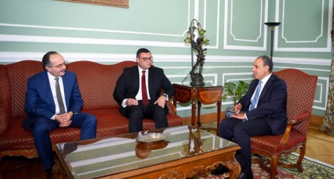 وزير الخارجية والهجرة