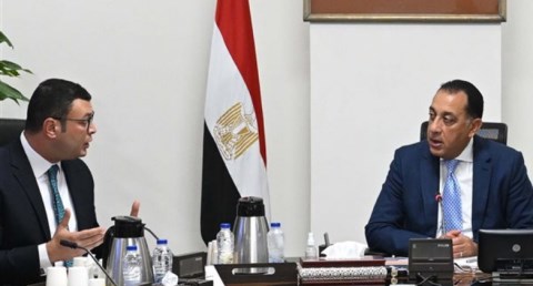 رئيس الوزراء يتابع موقف تقنين الأراضي المضافة لعدد من المدن الجديدة 