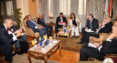 وزير الشئون النيابية يبحث أعداد المستأجرين الأصليين للوحدات السكنية 