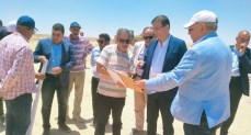وزير الزراعة يتفقد أعمال حصر وتصنيف الأراضي الصحراوية بمنطقة العميد
