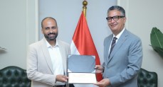 وزير التموين يكرم صاحب أفضل فكرة بمنصة حوار بتتبع السلع الغذائية