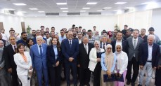 وزير العمل يُسلم شهادات إجتياز دورة تدريبية على مهنة المَسّاح العام
