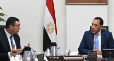 رئيس الوزراء يتابع موقف تقنين الأراضي المضافة لعدد من المدن الجديدة 