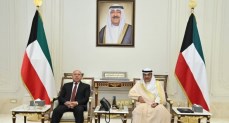 ولي عهد الكويت يستقبل كامل الوزير 