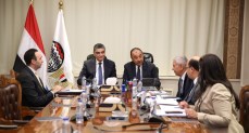 وزير قطاع الأعمال يبحث تعزيز التعاون مع هيئة الشراء الموحد     