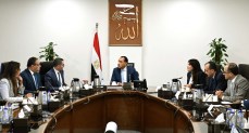 رئيس الوزراء يتابع مع وزير الاستثمار جهود تطوير منظومة الإفراج الجمركي