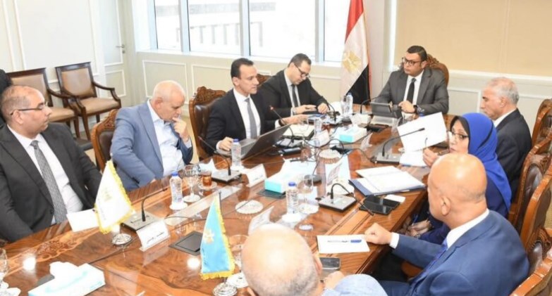 وزير الإسكان والمرافق والمجتمعات العمرانية