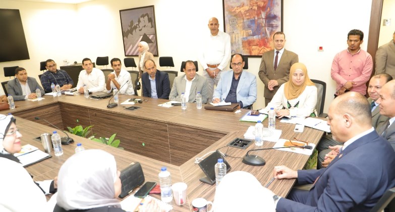 وزير العمل يوجه بتكثيف حملات التفتيش لضمان الإلتزام بـ الأدنى للأجور