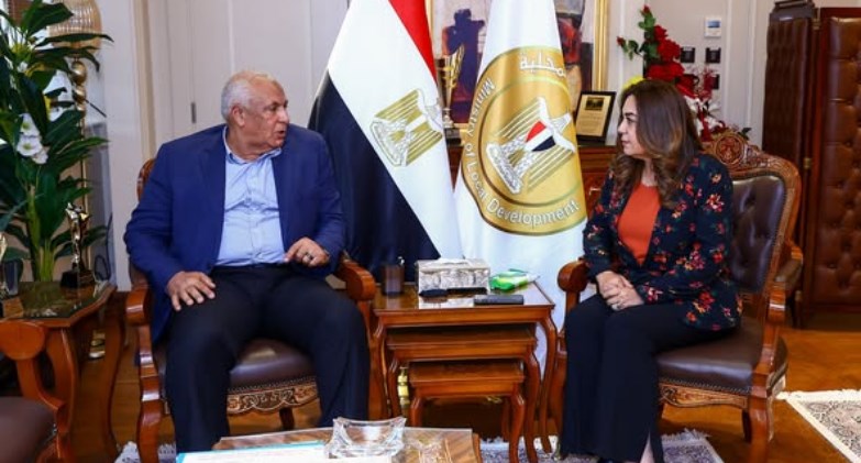 وزيرة التنمية المحلية،مع اللواء محمد الزملوط 