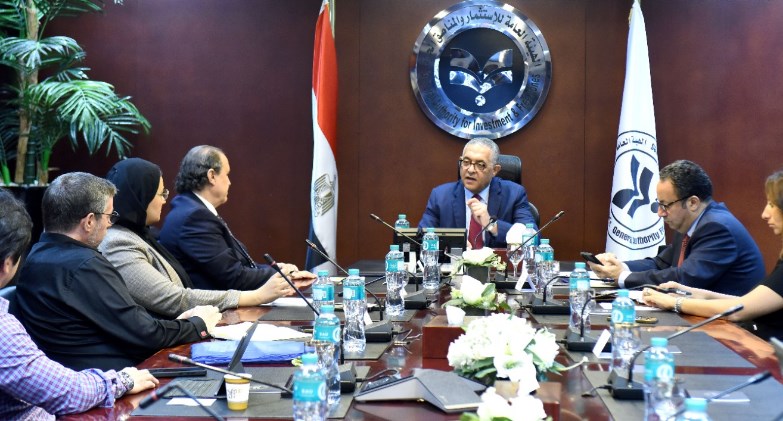 وزير الاستثمار يجتمع مع رئيس المجلس التصديري للغزل والمنسوجات